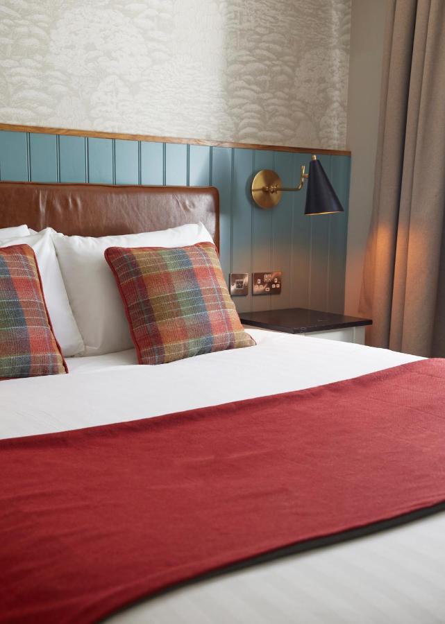 Feathers By Chef & Brewer Collection Wadesmill Exterior foto