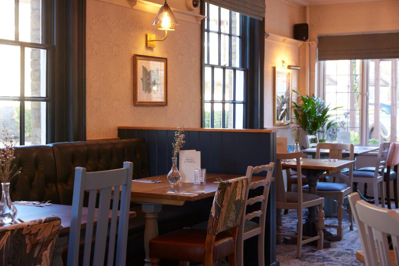 Feathers By Chef & Brewer Collection Wadesmill Exterior foto