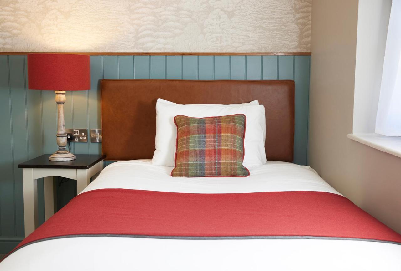 Feathers By Chef & Brewer Collection Wadesmill Exterior foto